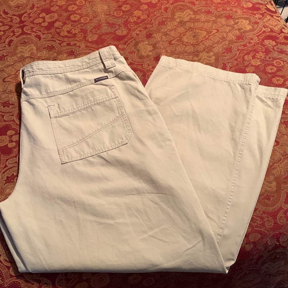 Khaki Columbia Flat Front NWOT 40/30